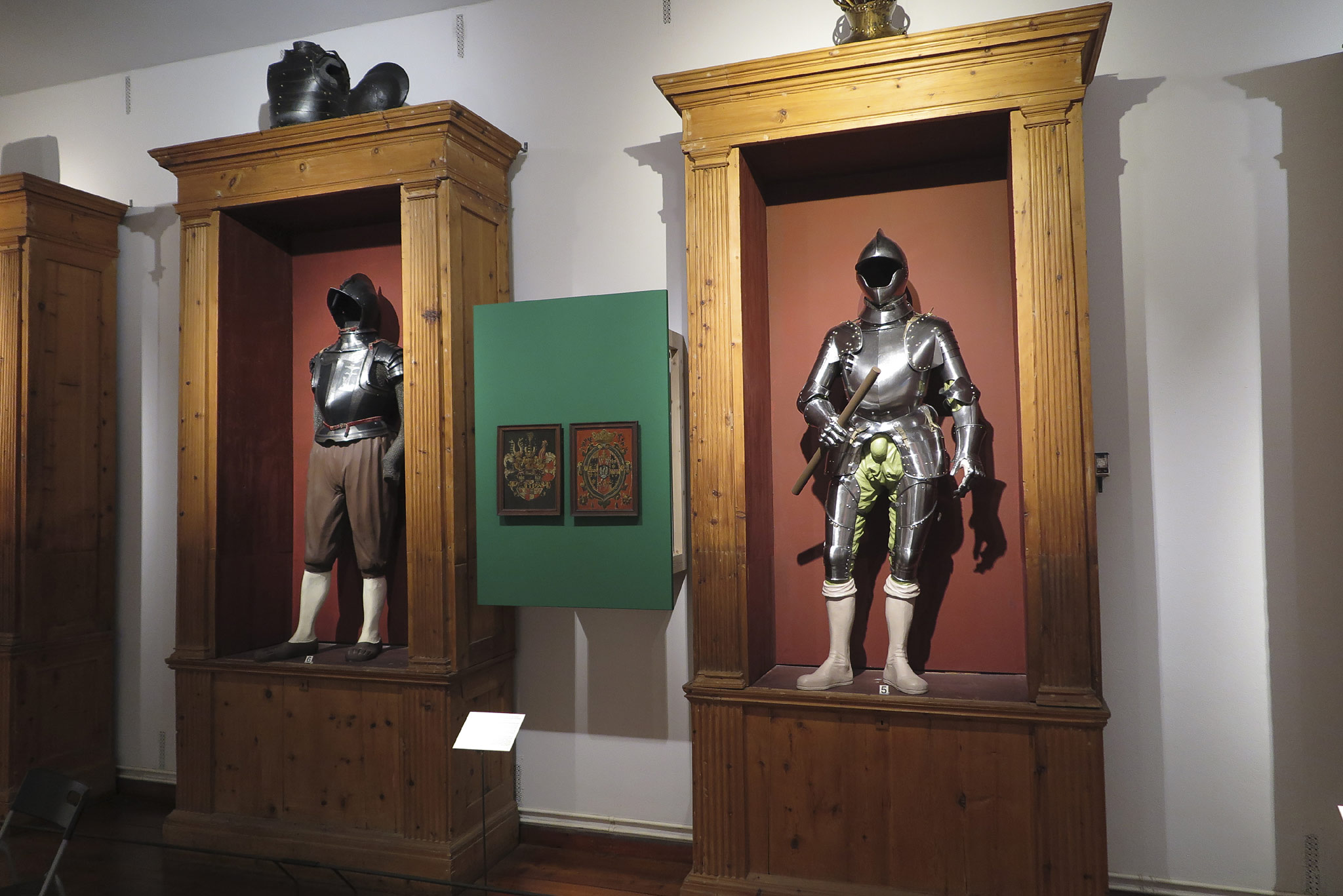 Schloss Ambras, Innsbruck (Photo license: CC BY-NC 2.0)